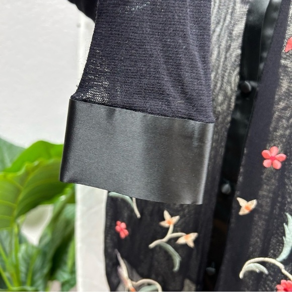 Vivienne Tam vintage bulk embroidered rare blouse button up 2 XS/small stretches - Picture 4 of 7